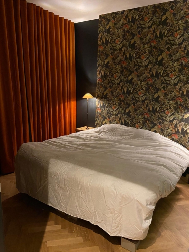 Velours gordijnen in honderden kleuren op maat geleverd.